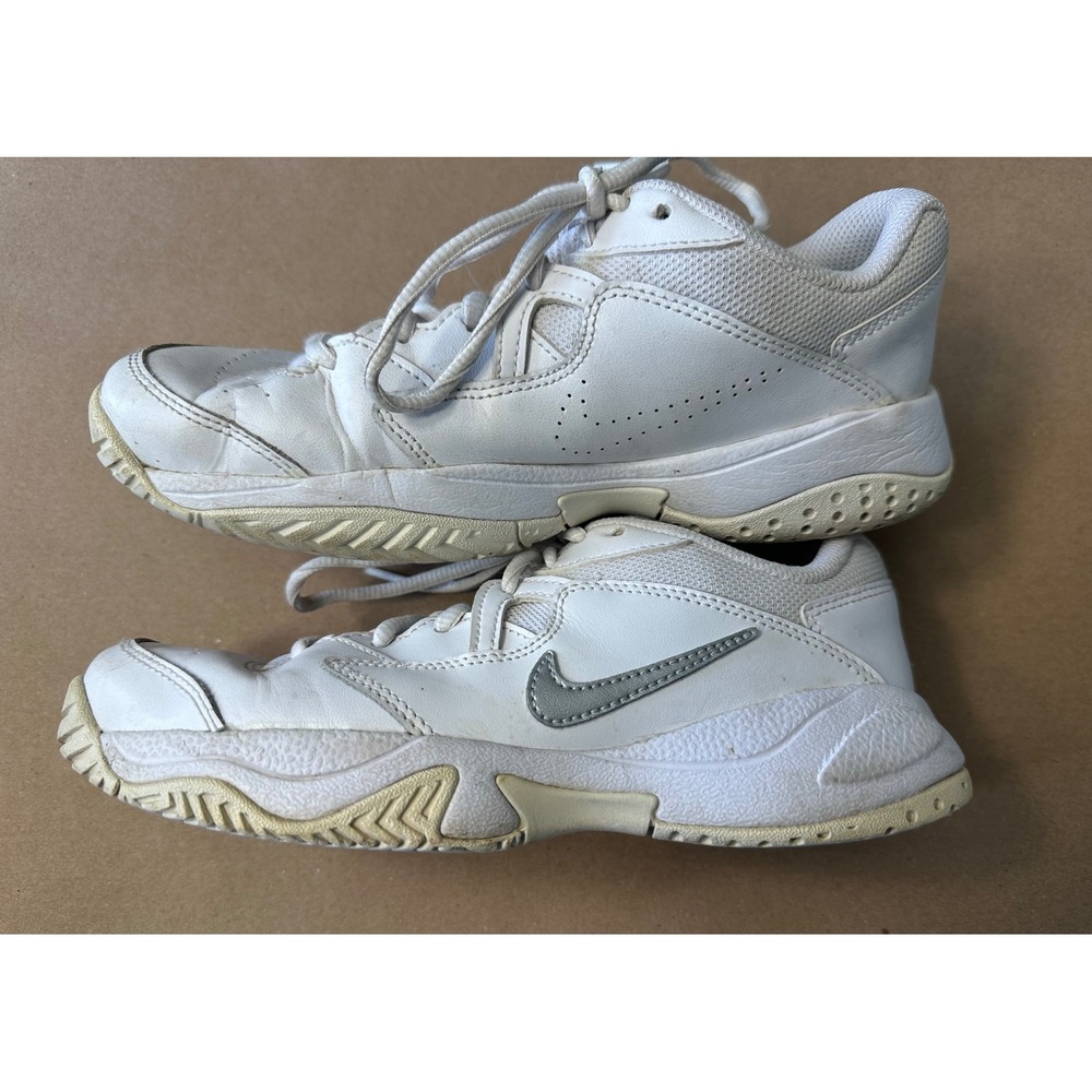 Nike Court Lite 2 Womens White Metallic Silver Tennis Shoes Size 5.5